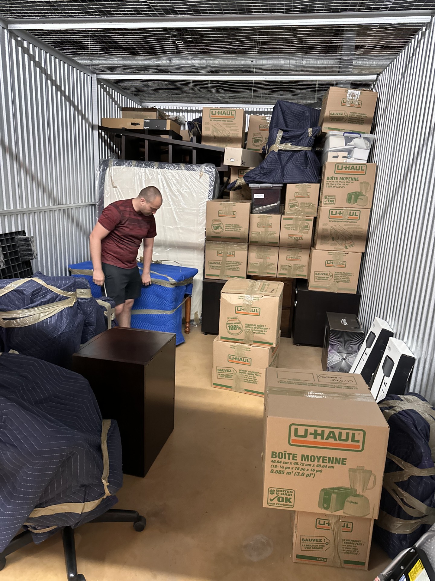 Moving pictures with trucks, boxes and movers
