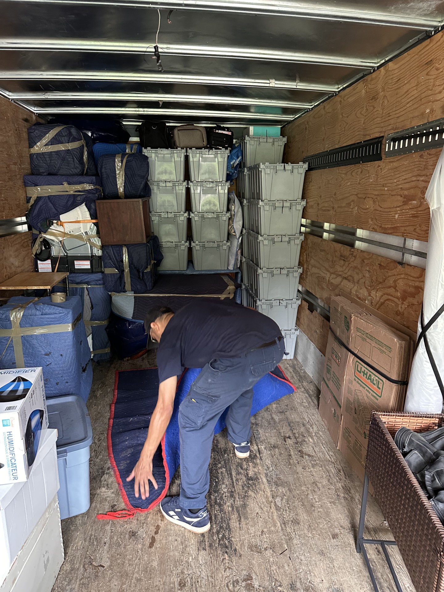 Moving pictures with trucks, boxes and movers