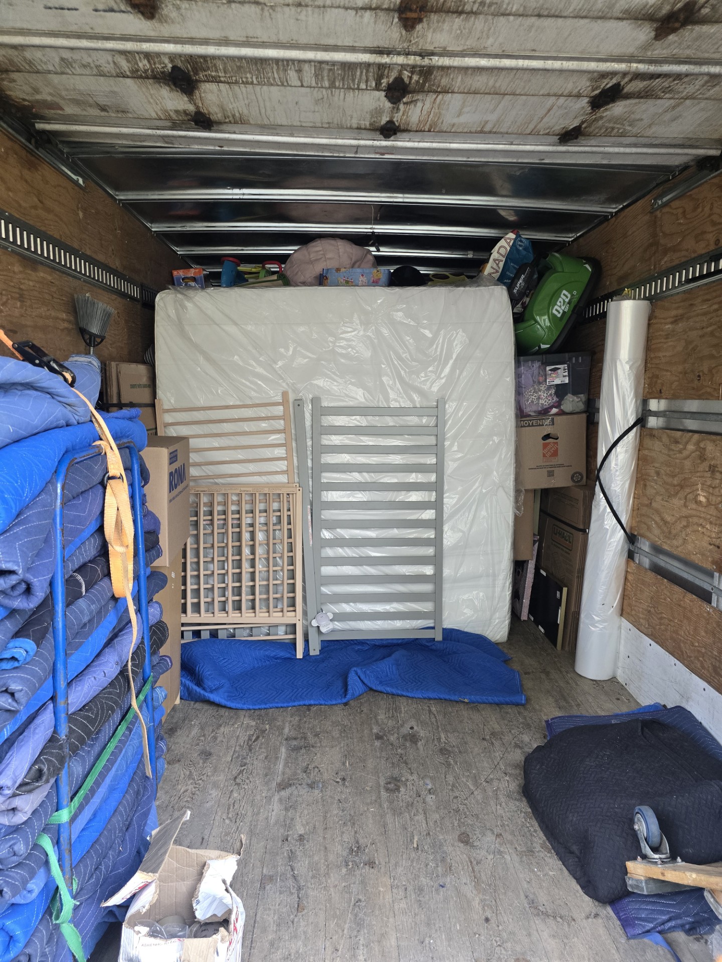 Moving pictures with trucks, boxes and movers
