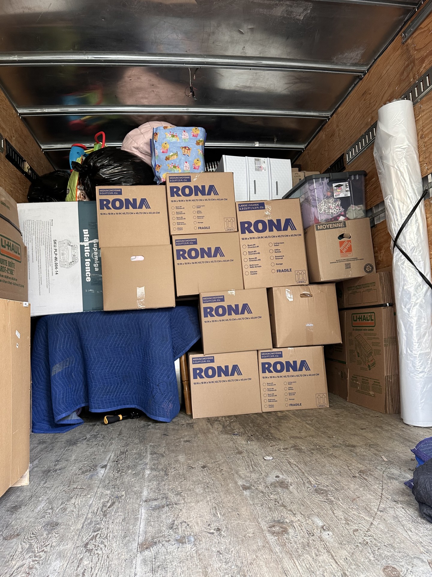 Moving pictures with trucks, boxes and movers