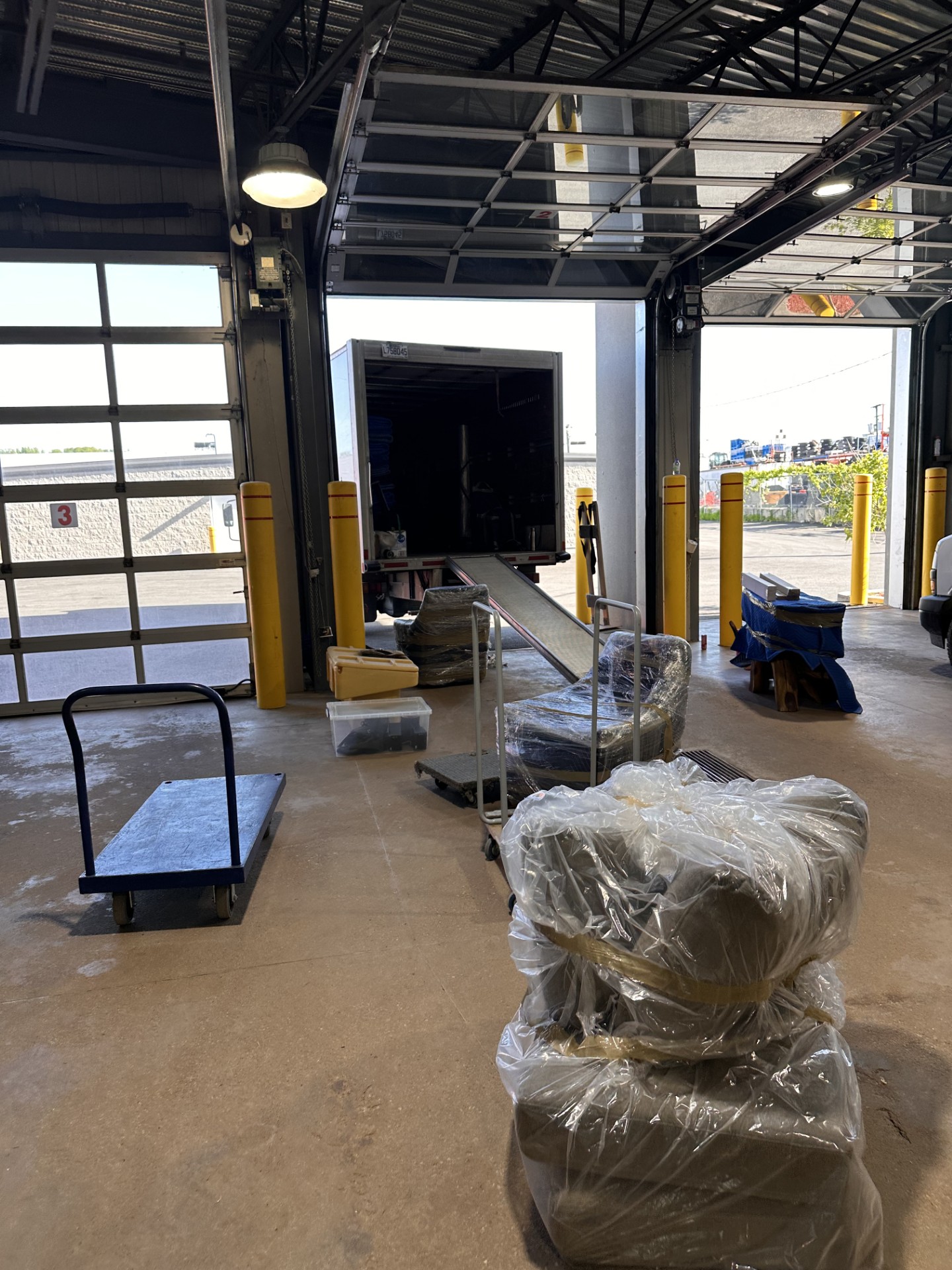 Moving pictures with trucks, boxes and movers