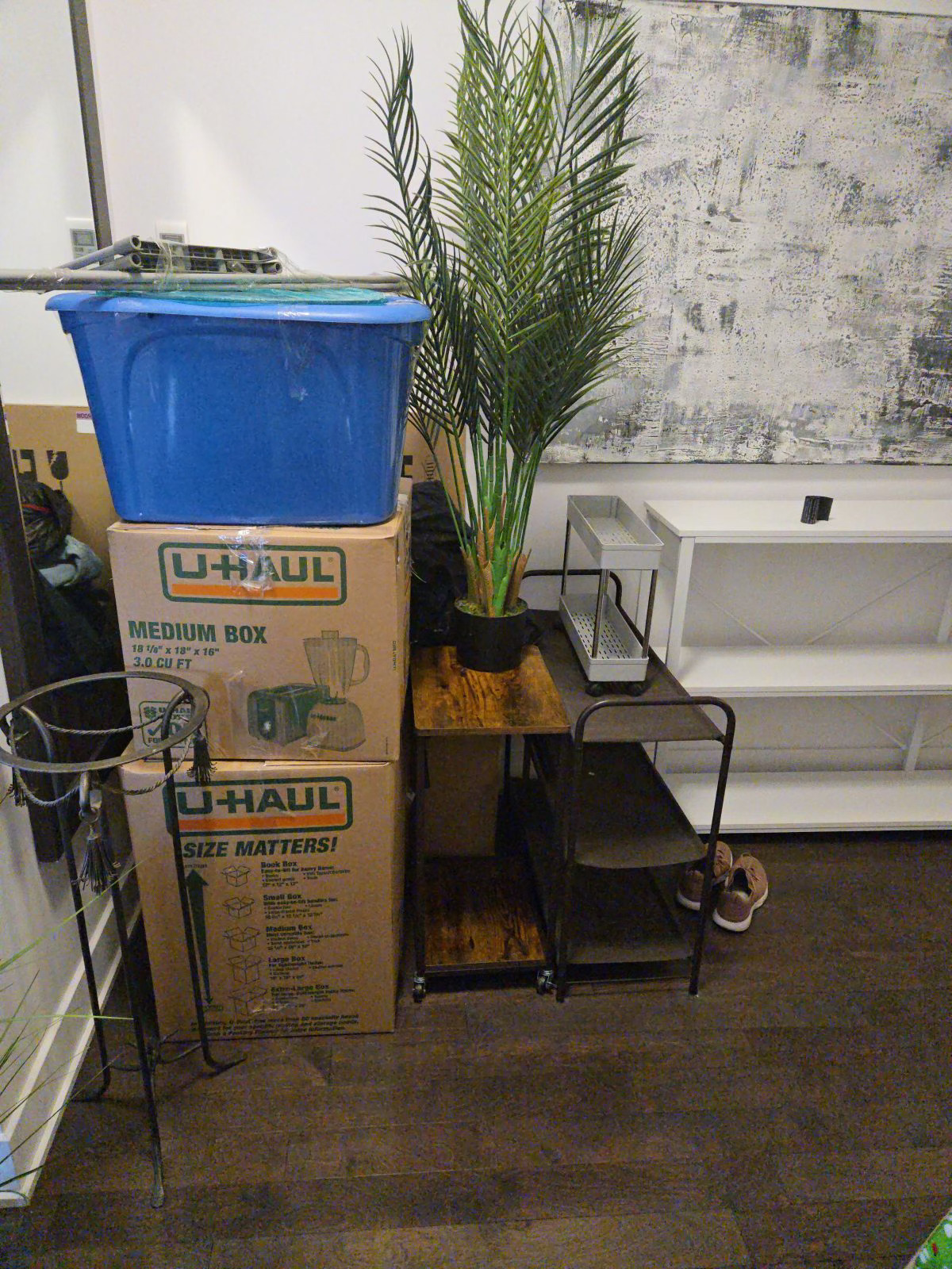 Moving pictures with trucks, boxes and movers